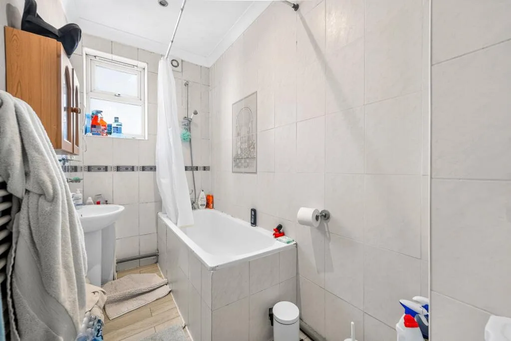 3 bedroom maisonette for rent