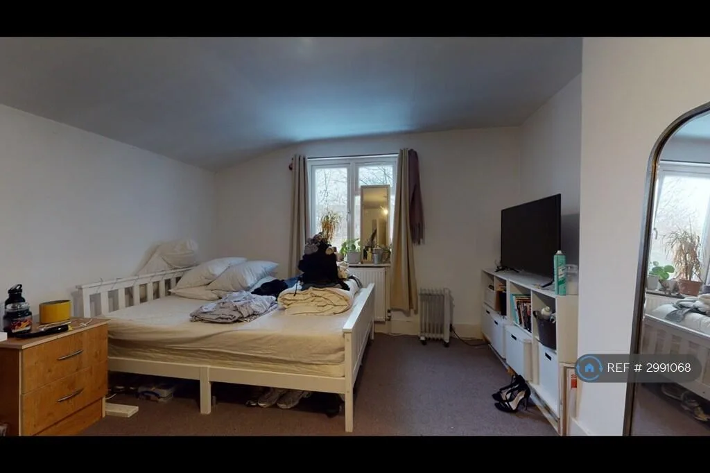 6 bedroom semi-detached house for rent