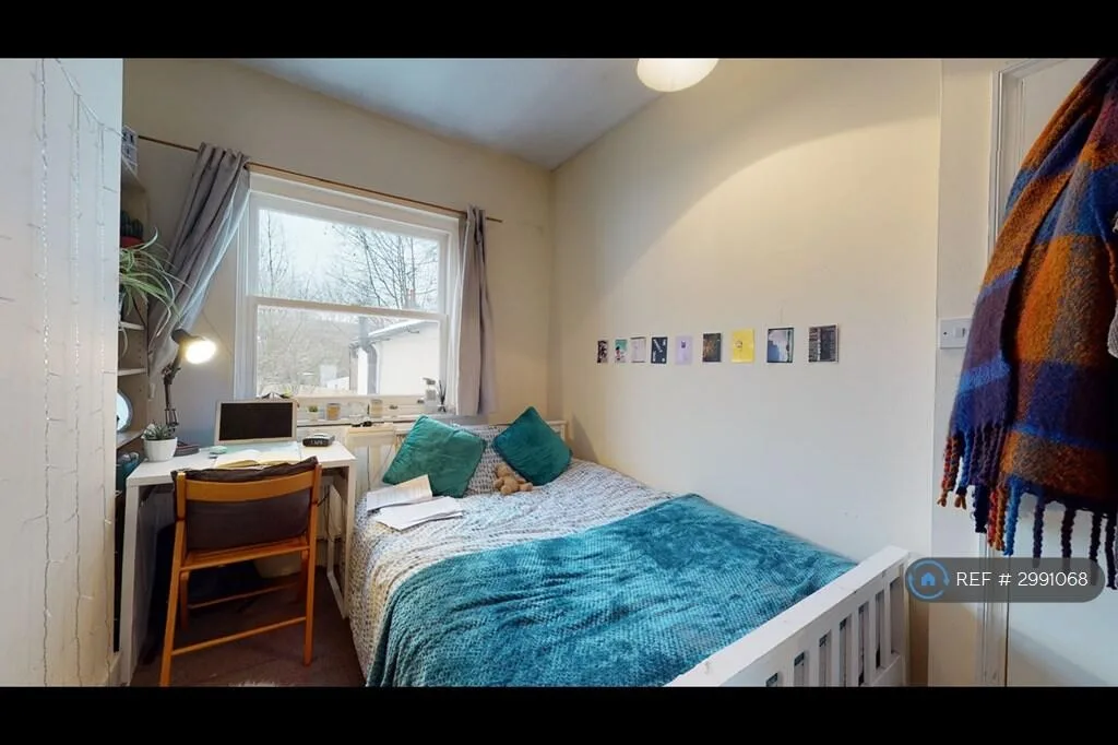 6 bedroom semi-detached house for rent