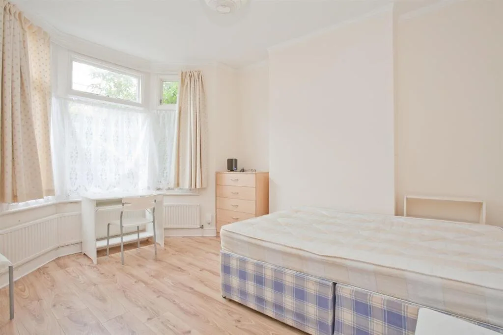 5 bedroom terraced house for rent