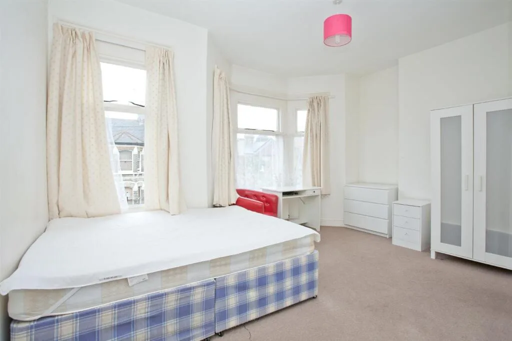 5 bedroom terraced house for rent
