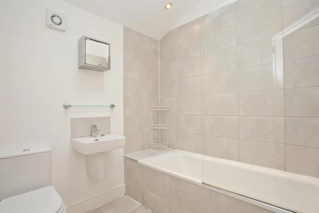 5 bedroom terraced house for rent