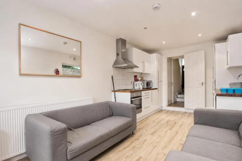 5 bedroom terraced house for rent