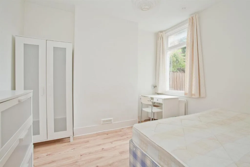 5 bedroom terraced house for rent