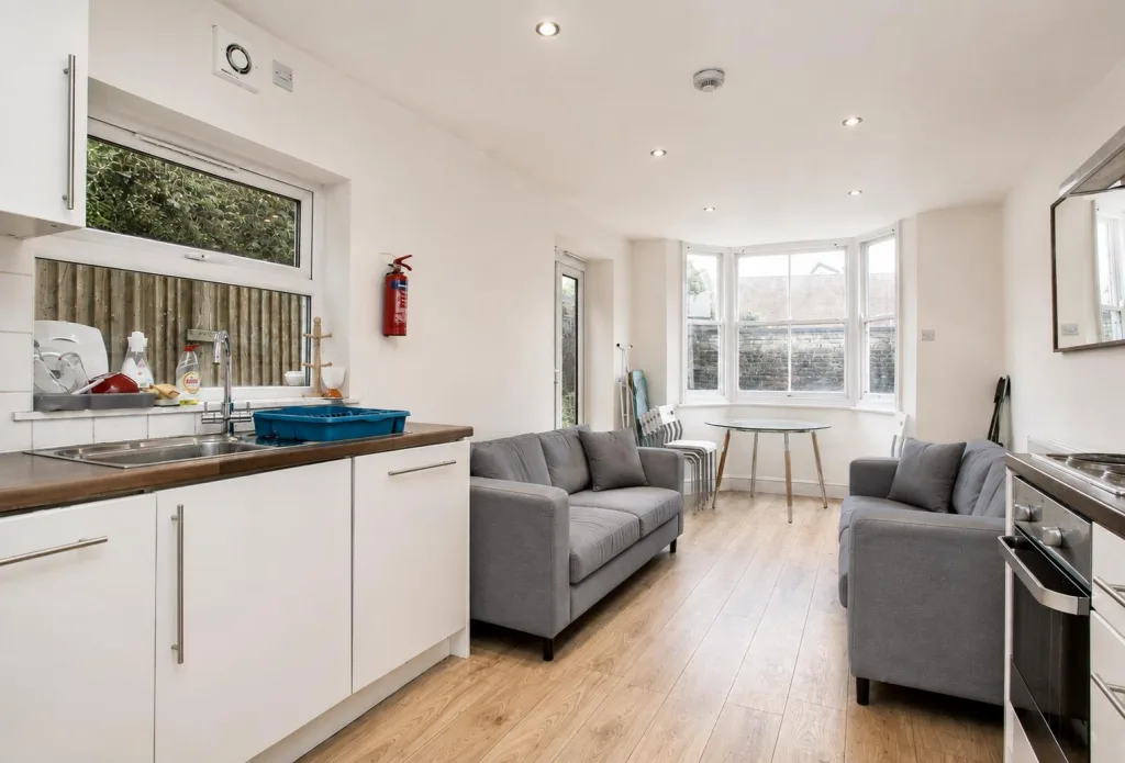 5 bedroom terraced house for rent