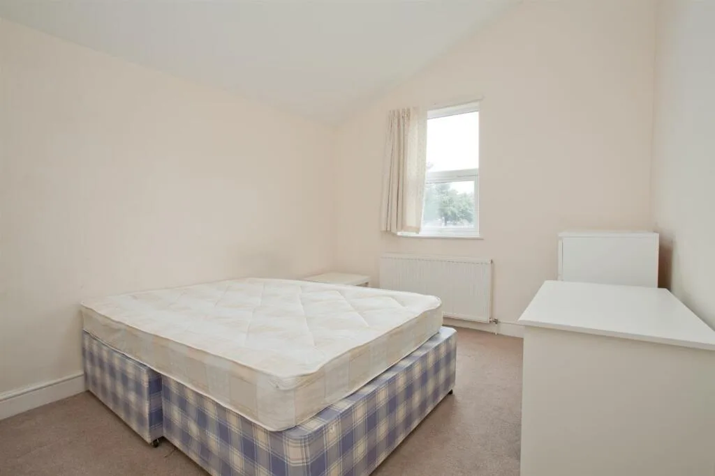 5 bedroom terraced house for rent