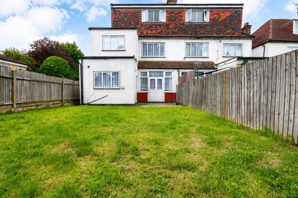3 bedroom flat for rent