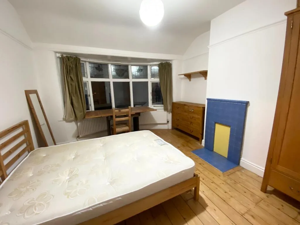 4 bedroom semi-detached house for rent