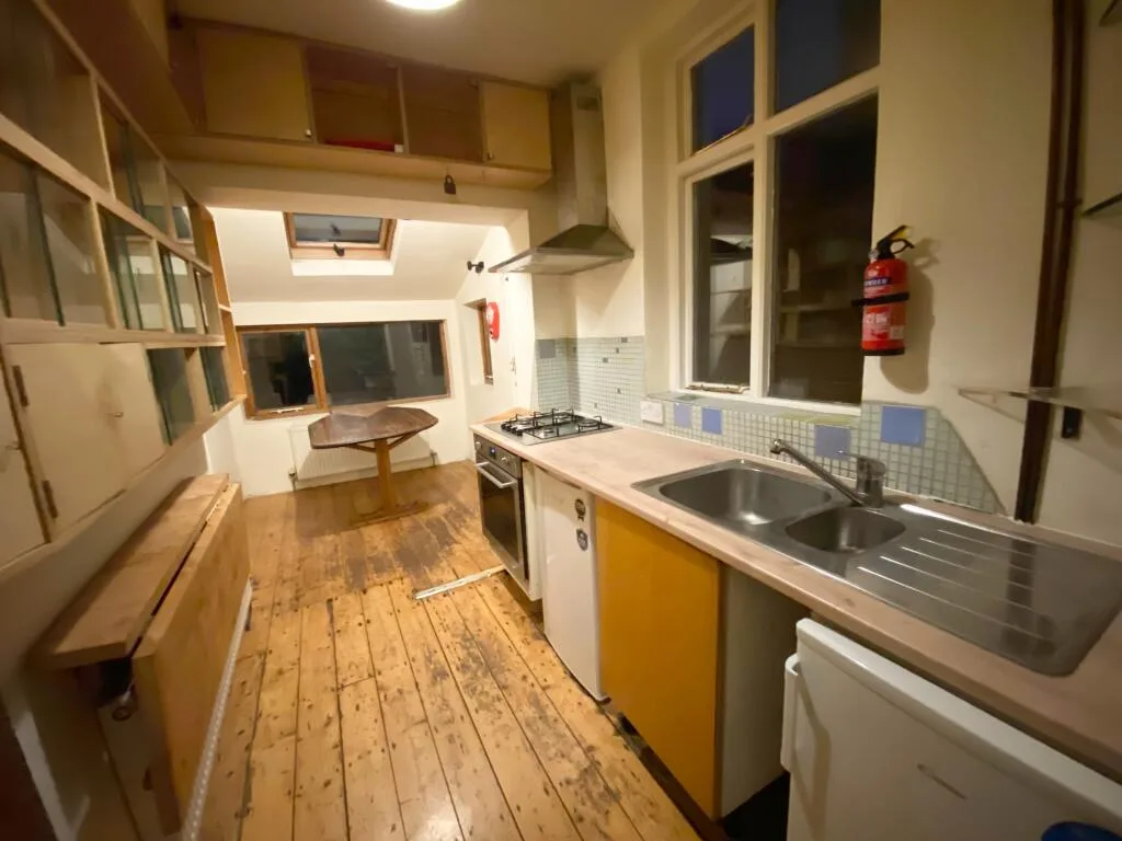 4 bedroom semi-detached house for rent