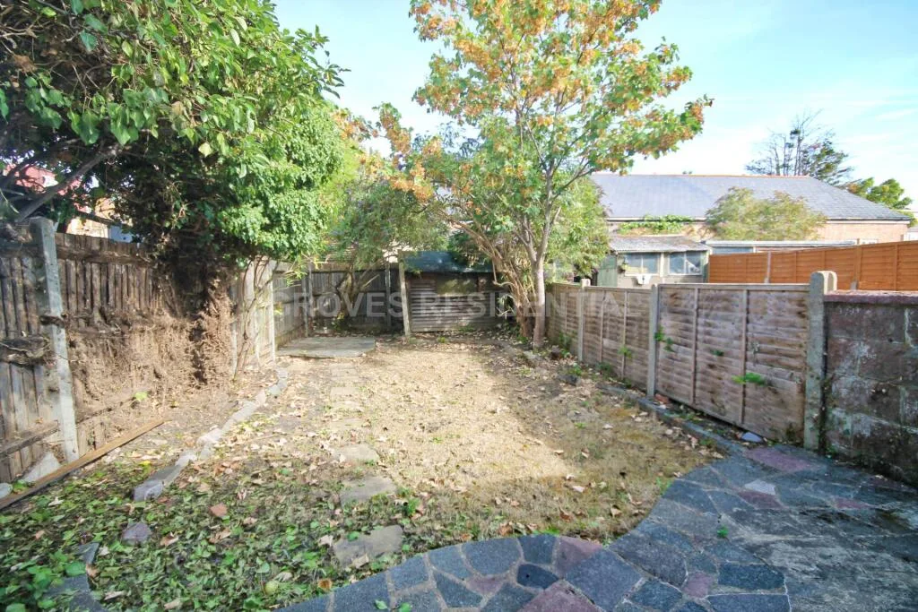 3 bedroom end of terrace house for rent