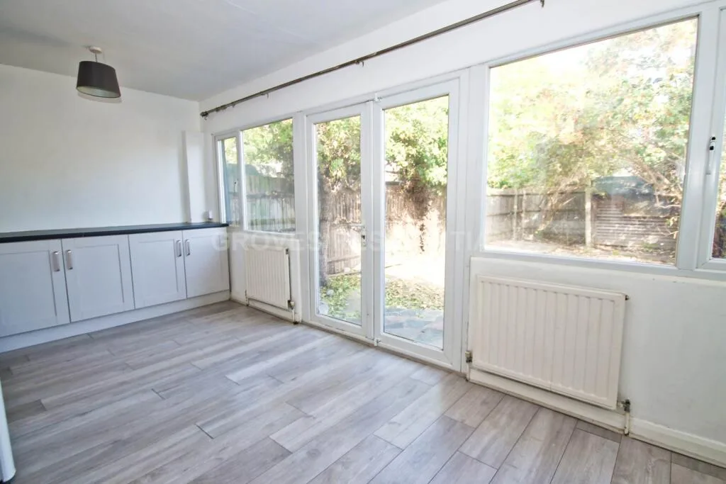 3 bedroom end of terrace house for rent
