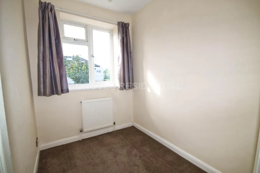 3 bedroom end of terrace house for rent
