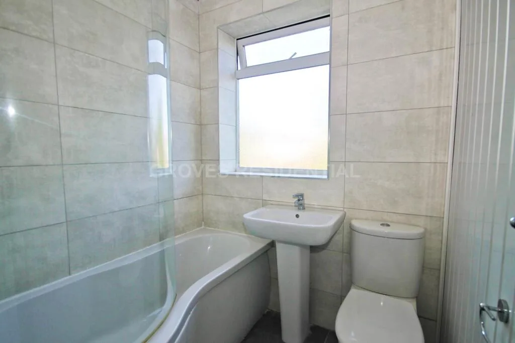 3 bedroom end of terrace house for rent