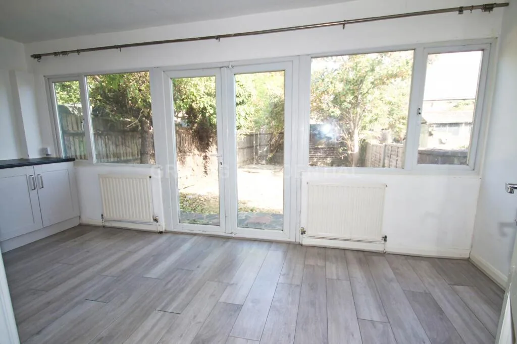 3 bedroom end of terrace house for rent