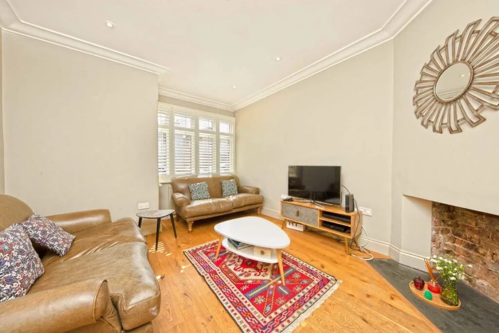 4 bedroom semi-detached house for rent