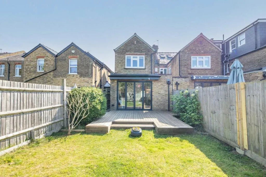 4 bedroom semi-detached house for rent