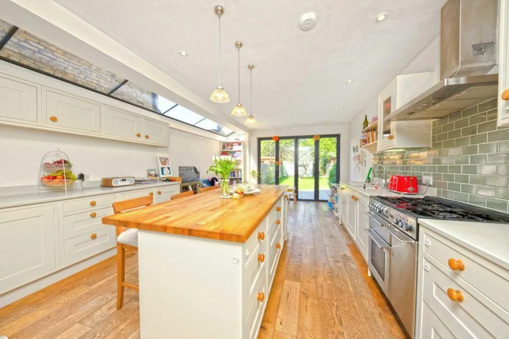 4 bedroom semi-detached house for rent