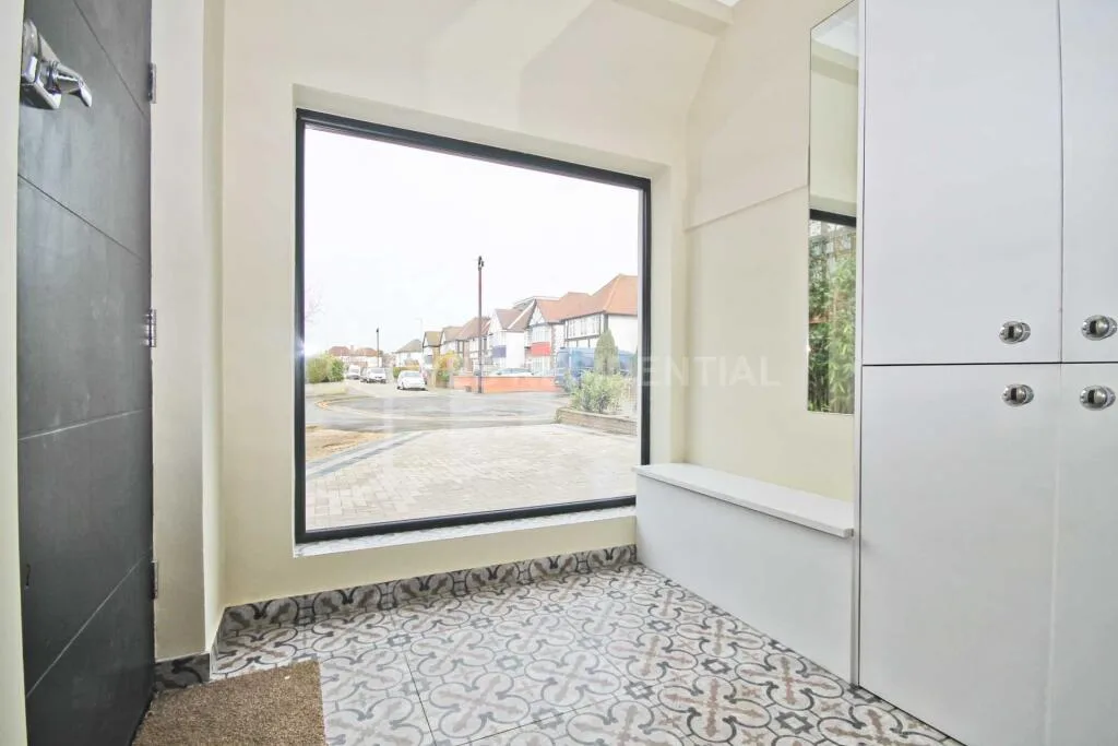 5 bedroom detached house for rent