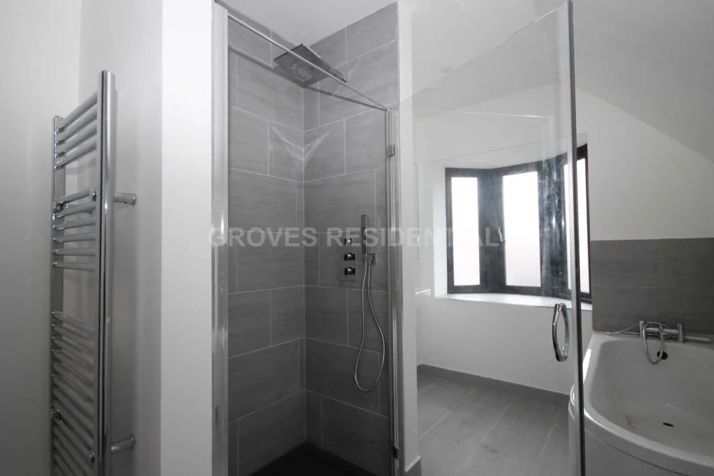 5 bedroom detached house for rent