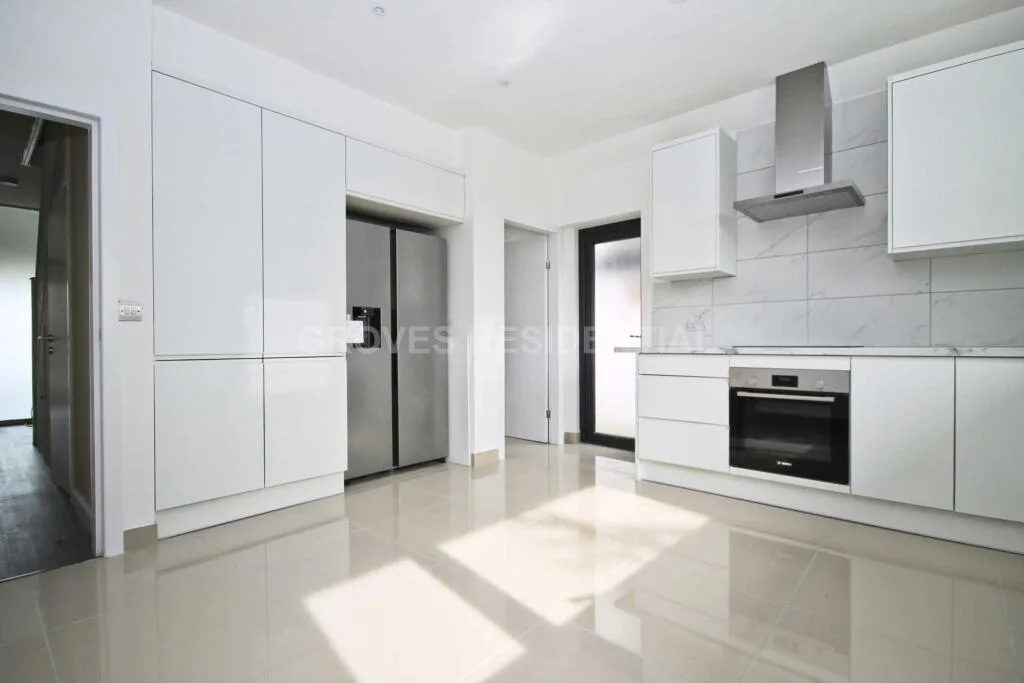5 bedroom detached house for rent