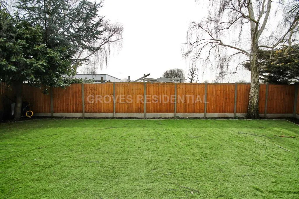 5 bedroom detached house for rent