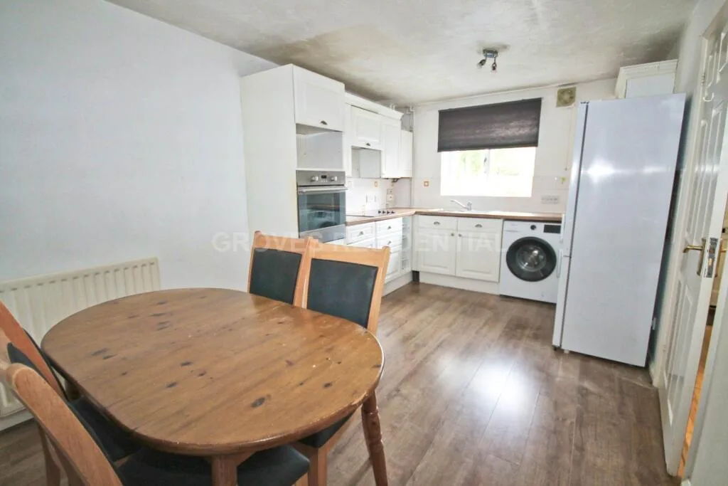 3 bedroom end of terrace house for rent