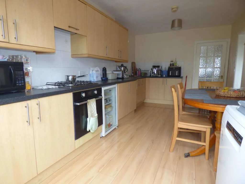 3 bedroom semi-detached house for rent