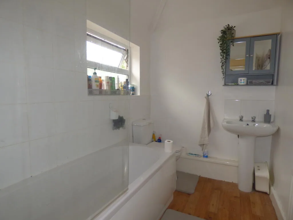 3 bedroom semi-detached house for rent