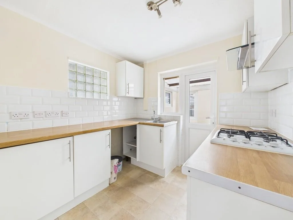 2 bedroom detached bungalow for rent