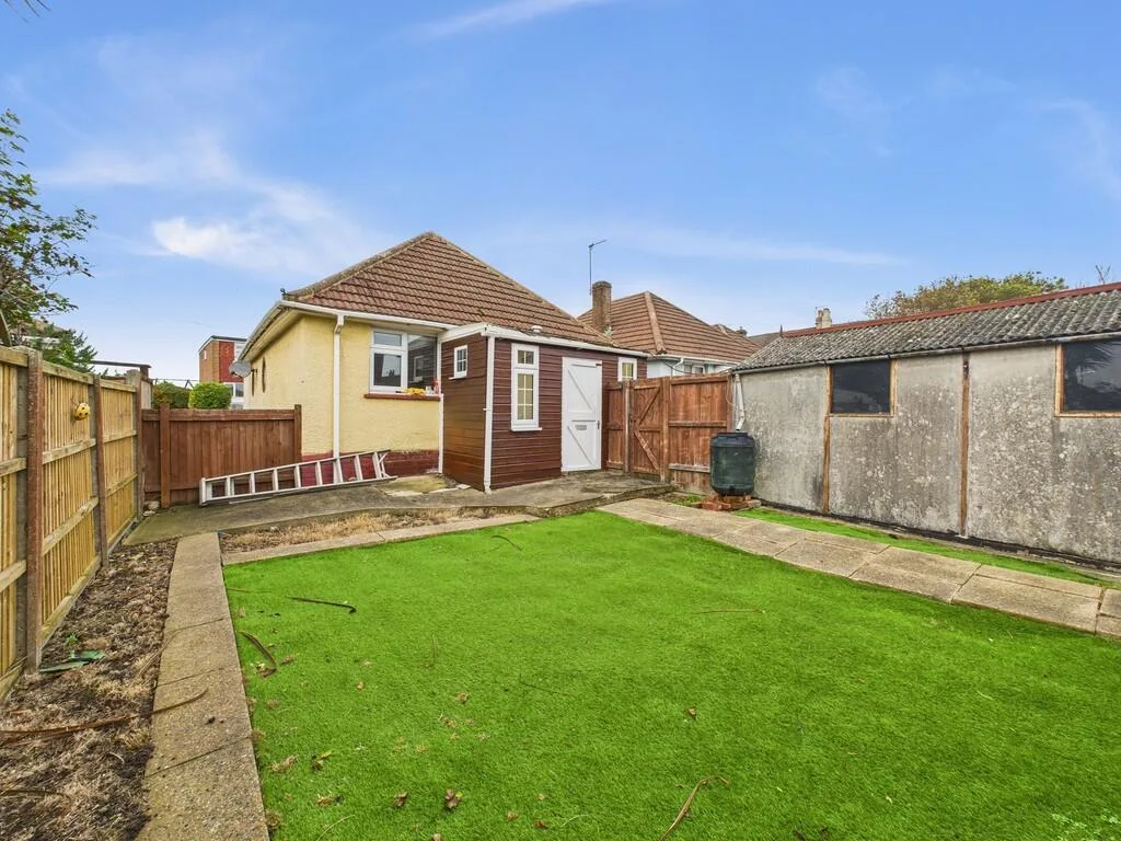 2 bedroom detached bungalow for rent