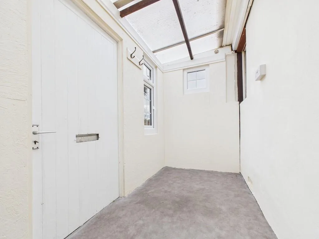 2 bedroom detached bungalow for rent