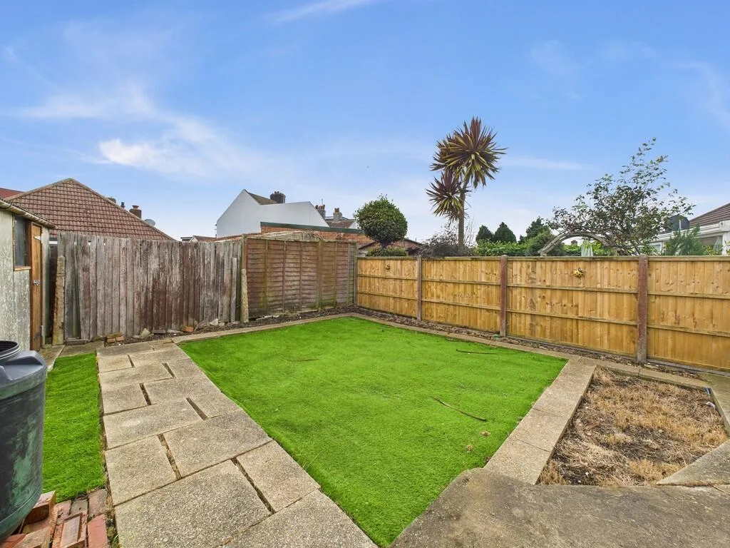 2 bedroom detached bungalow for rent