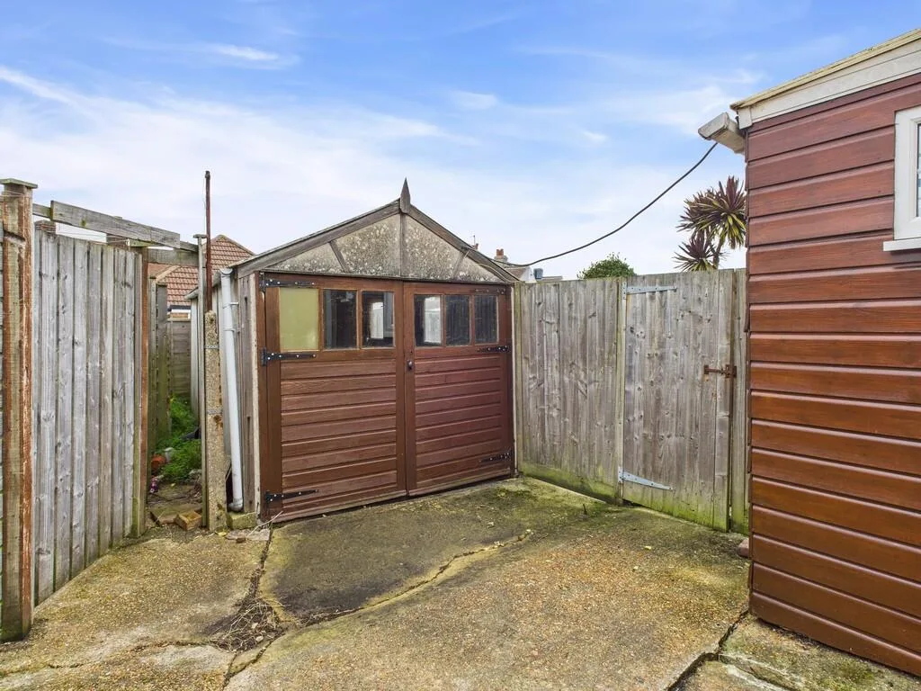 2 bedroom detached bungalow for rent