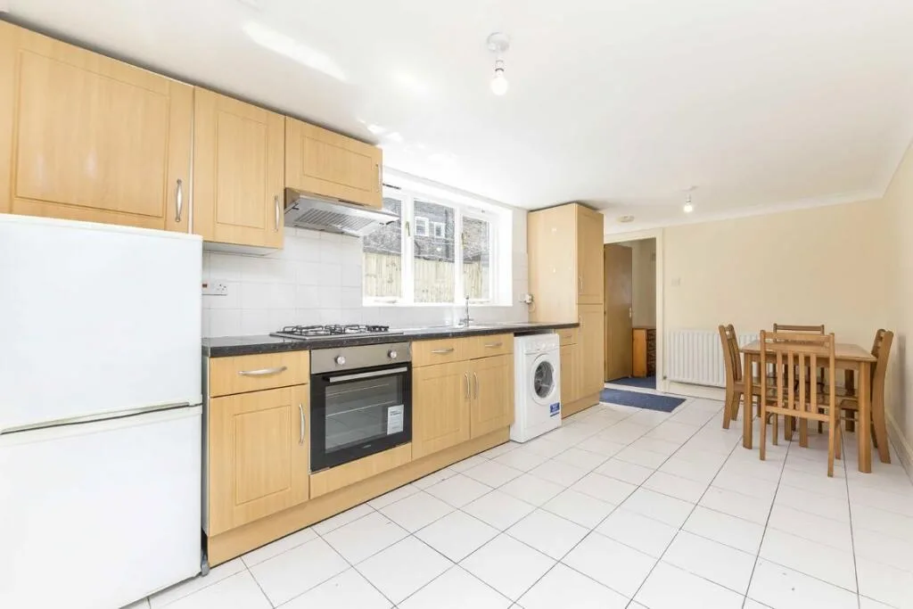 3 bedroom flat for rent