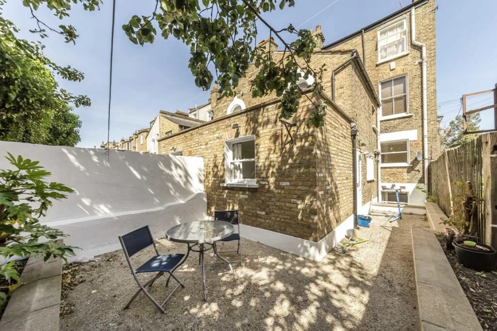 3 bedroom flat for rent