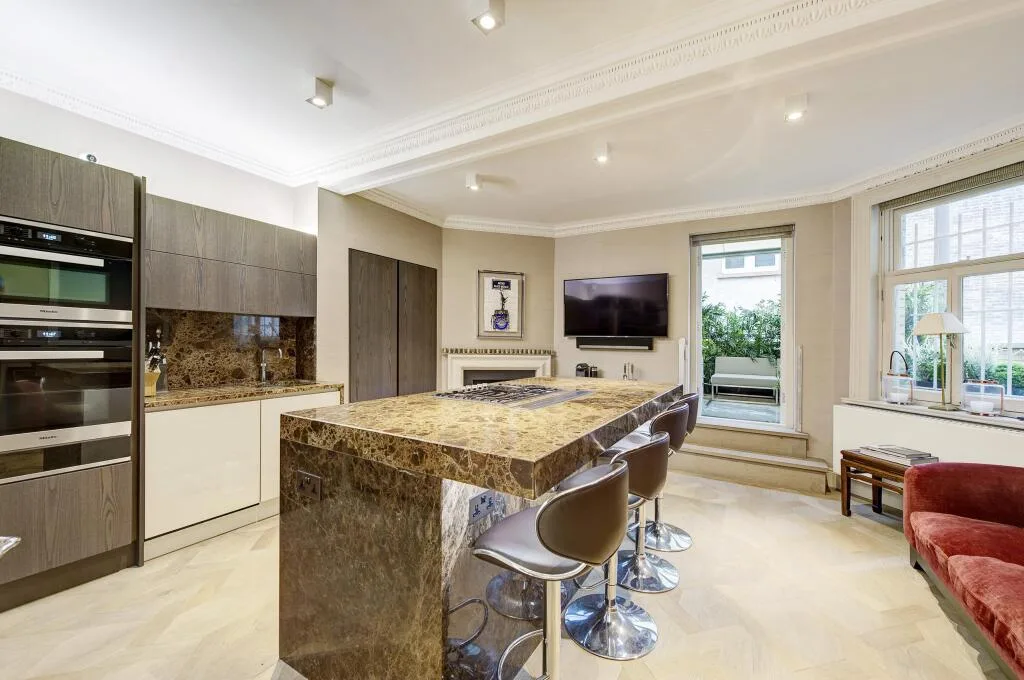 4 bedroom flat for rent