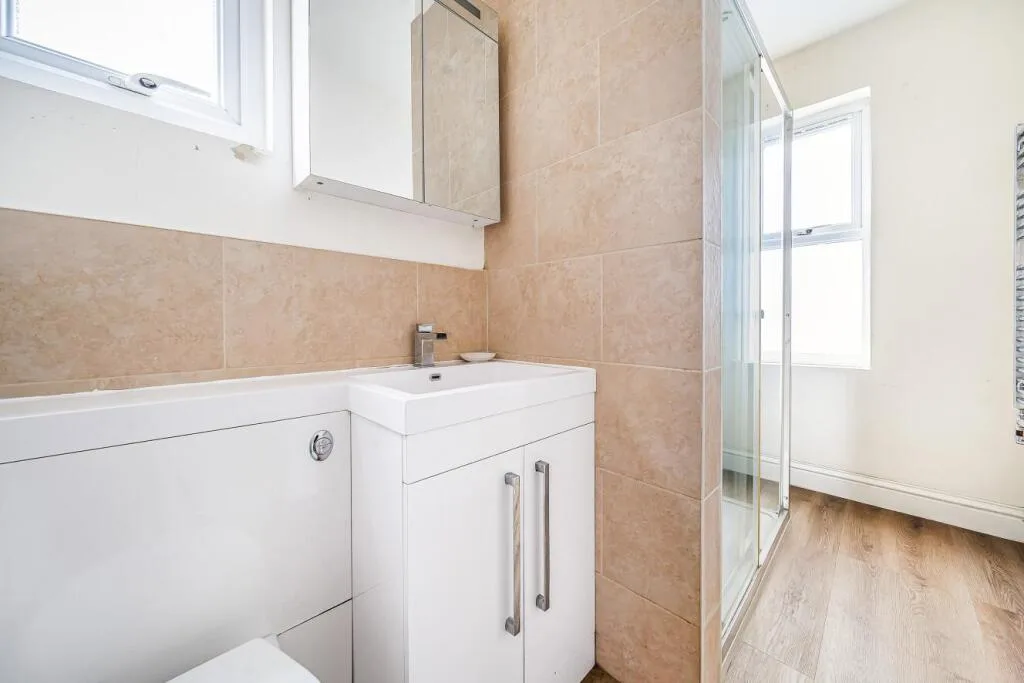 2 bedroom maisonette for rent