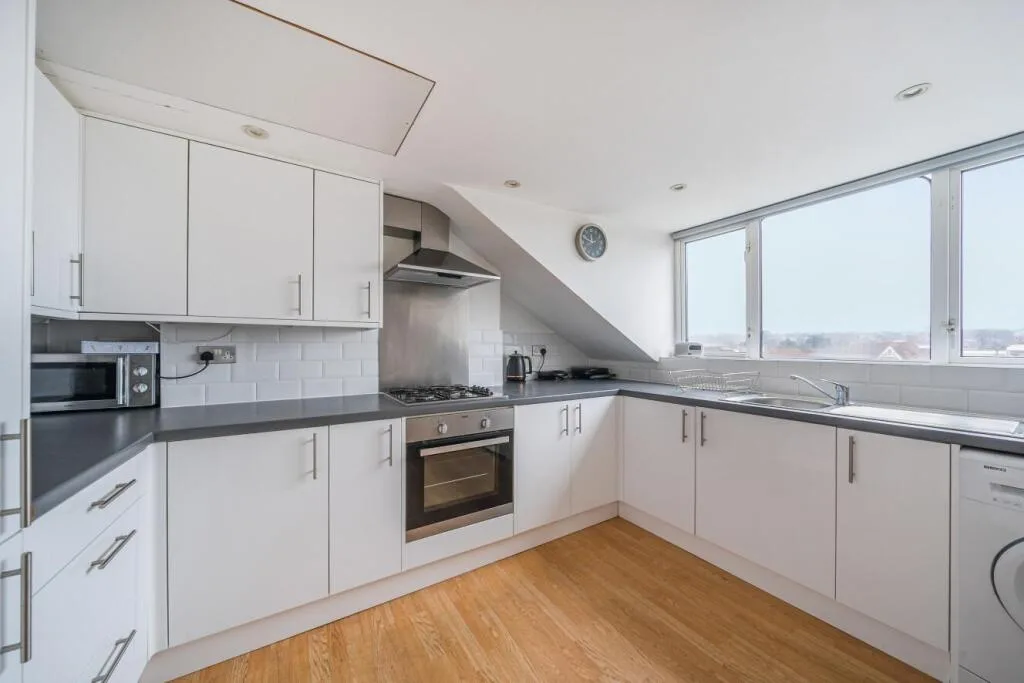 2 bedroom maisonette for rent