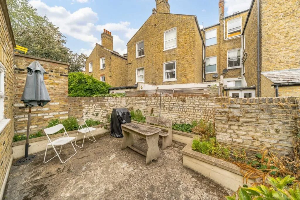 3 bedroom flat for rent