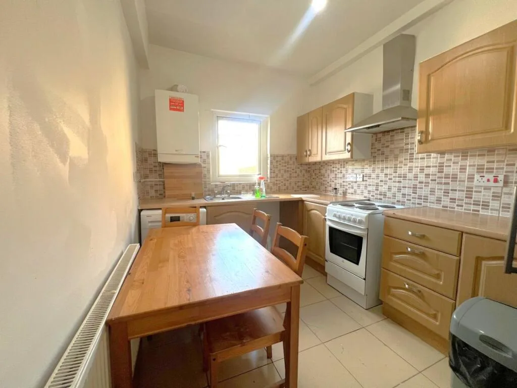 2 bedroom maisonette for rent