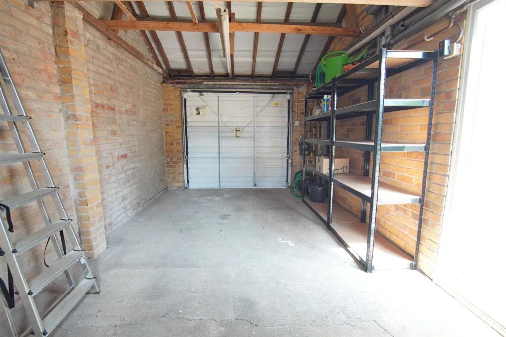 3 bedroom link detached house for rent