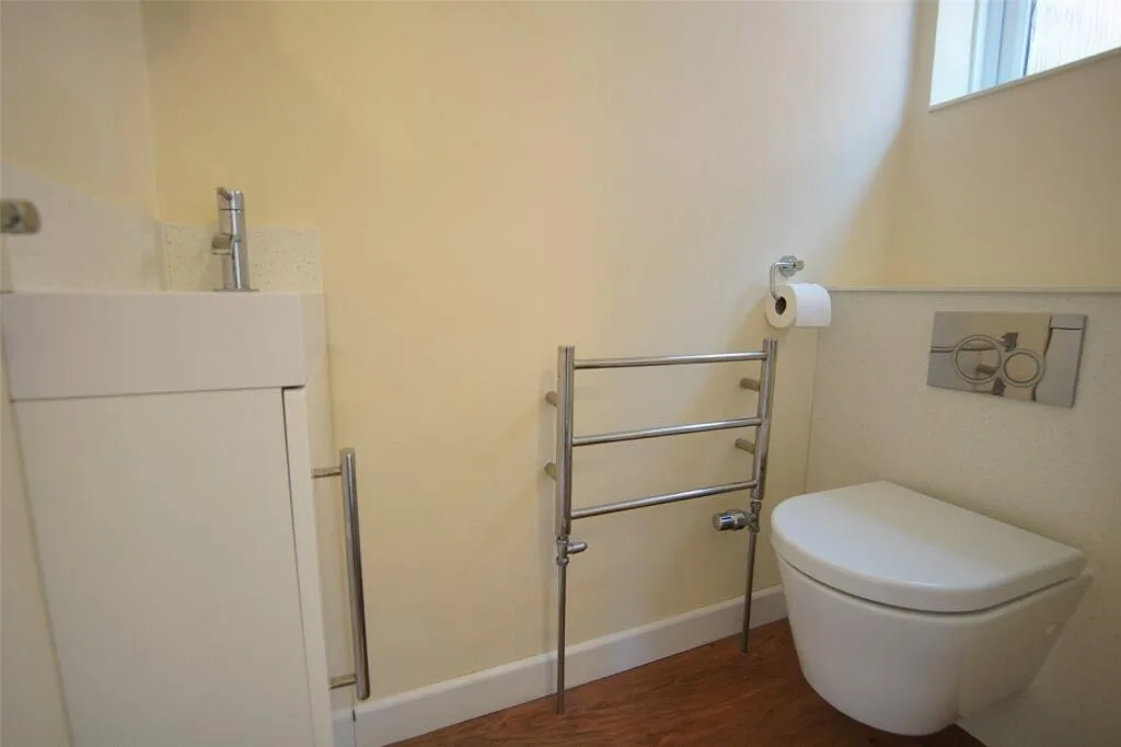 3 bedroom link detached house for rent