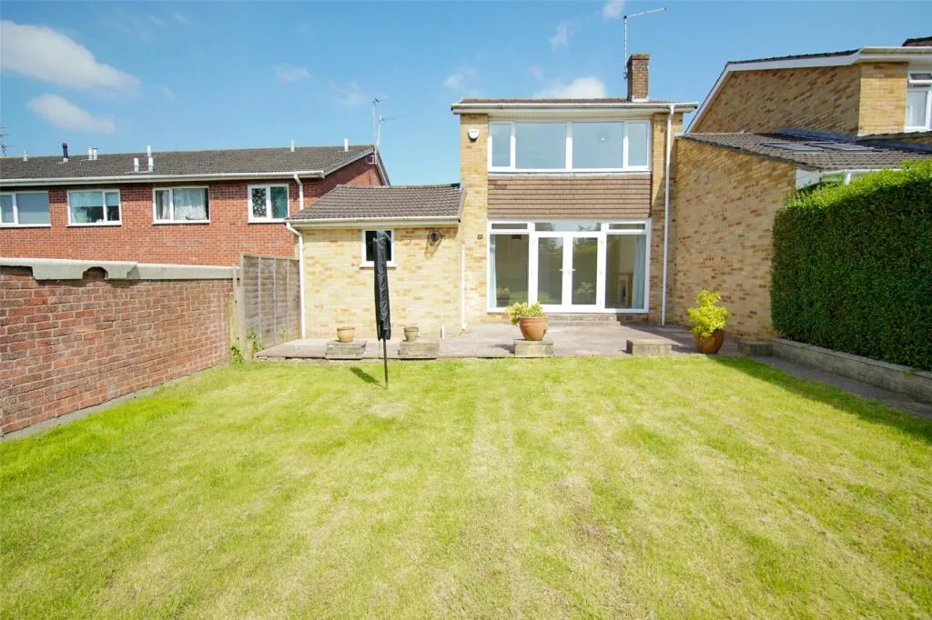 3 bedroom link detached house for rent