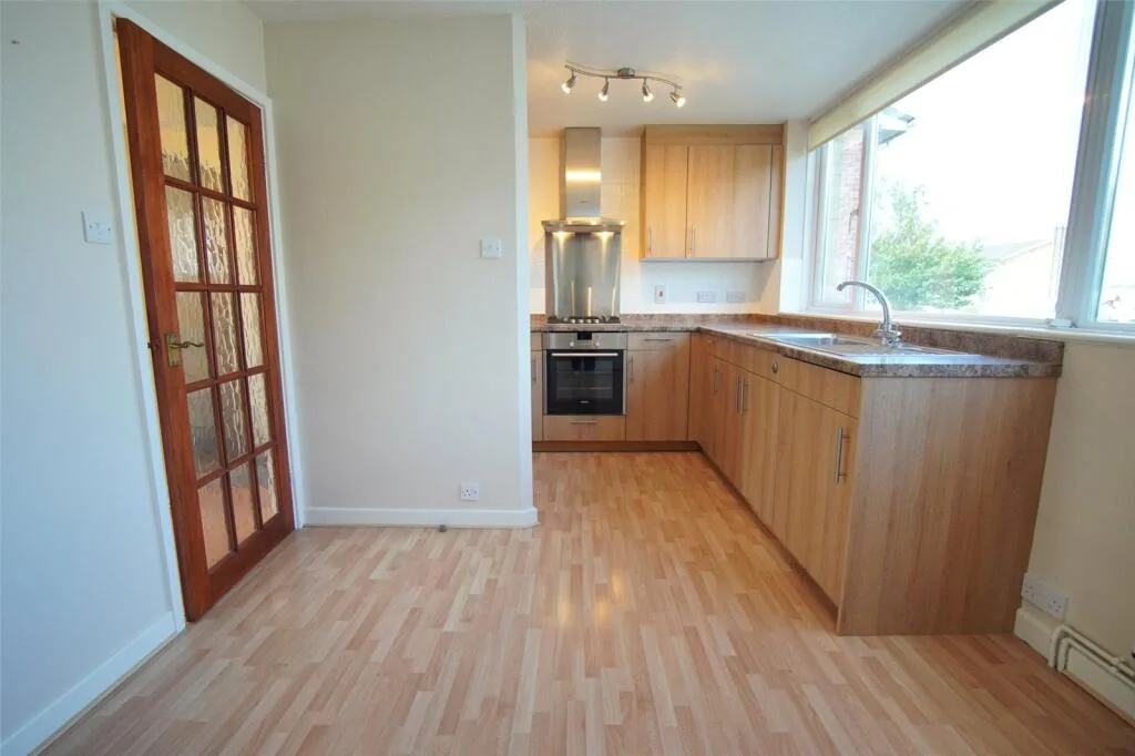 3 bedroom link detached house for rent