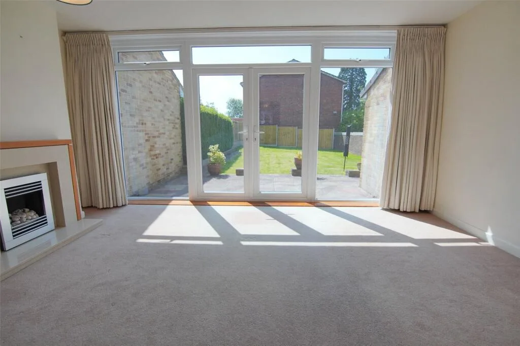 3 bedroom link detached house for rent