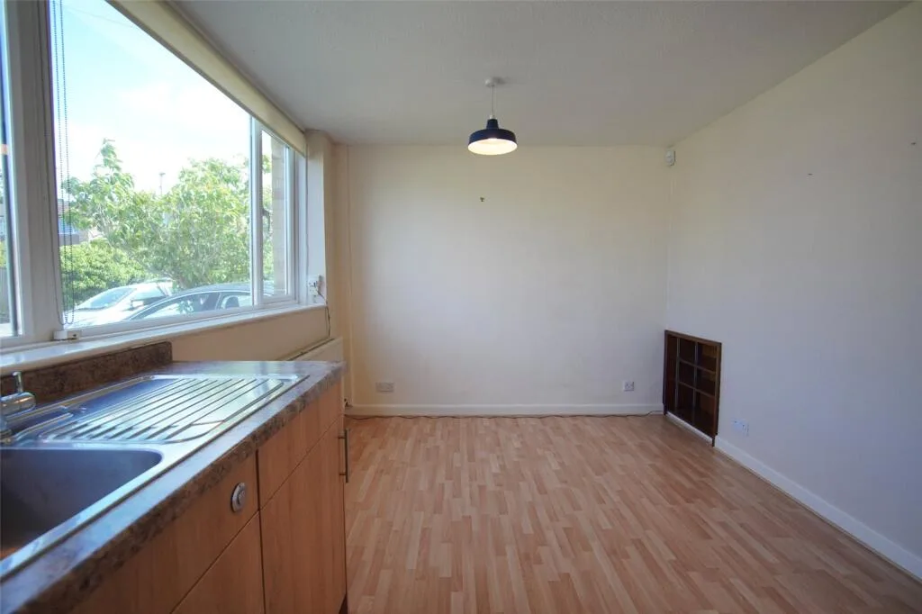 3 bedroom link detached house for rent