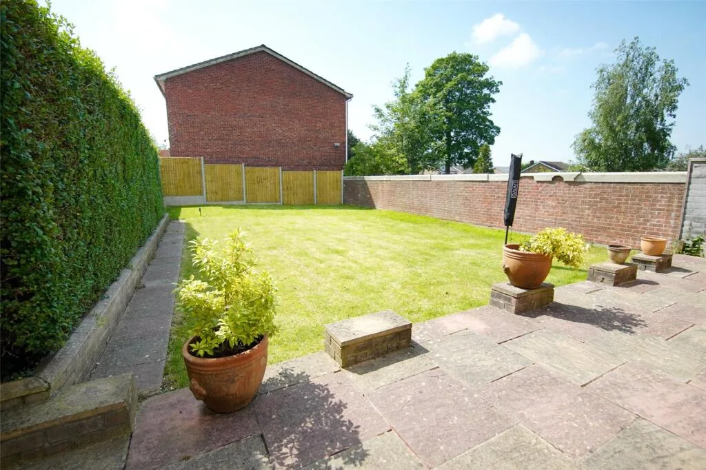 3 bedroom link detached house for rent