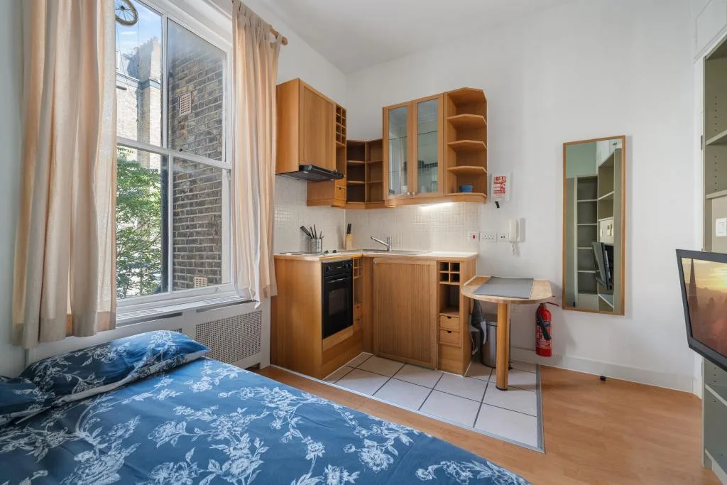 Studio flat for rent
