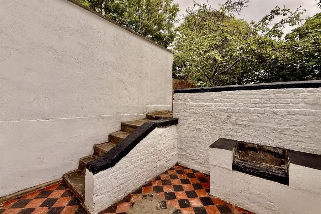 1 bedroom maisonette for rent
