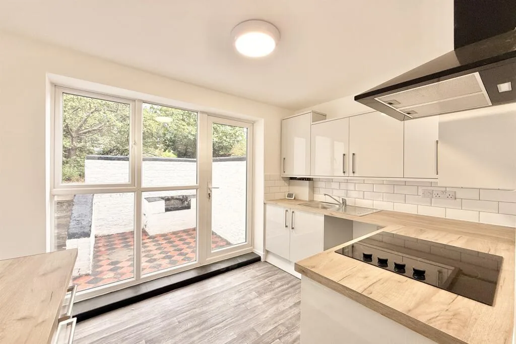 1 bedroom maisonette for rent